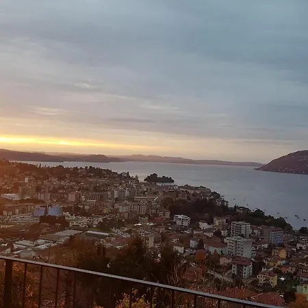 Mauro Vista Lago Con Piscina Prázdninový dům